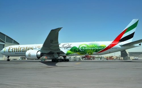 Pelé firma un Boeing 777s de Emirates